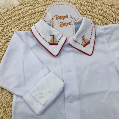body branco com gola bordado barquinho vermelho e bege