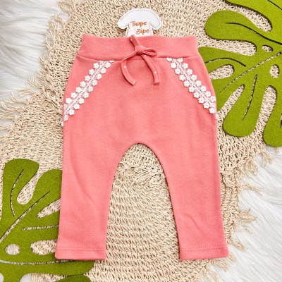  Conj. Body Manga Curta Poá e Calça com Flores Rendadas - Coral