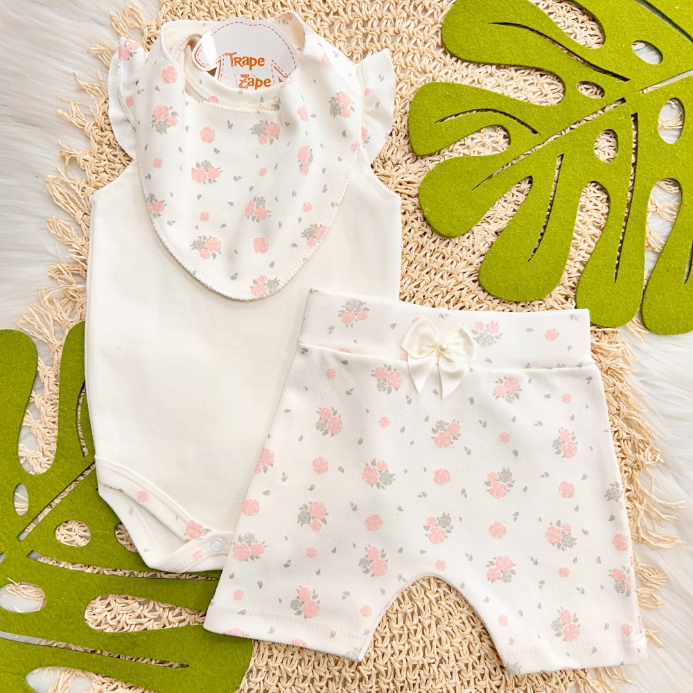 Conj. Body Regata Flor de Coração, Babador Bandana e Short Floral - Off White e Rosa