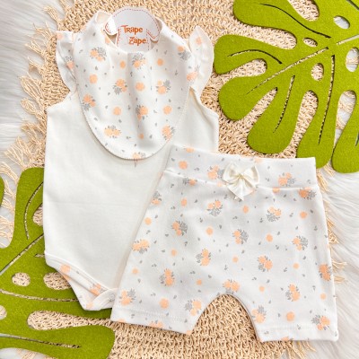 Conj. Body Regata Flor de Coração, Babador Bandana e Short Floral - Off White e salmao