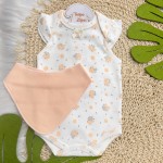 Conj. Body Regata Flores, Babador Bandana e Short - Off White e Salmão