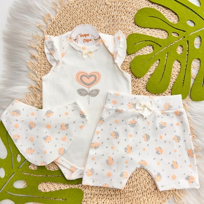 Conj. Body Regata Flor de Coração, Babador Bandana e Short Floral - Off White e salmao