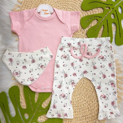  Conj. Body Manga Curta, Calça Flare e Babador Bandana Floral Grande - Rosa e Off White