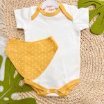 Conj. Body Manga Curta, Babador Bandana e Calça Poá - Mostarda e Off White