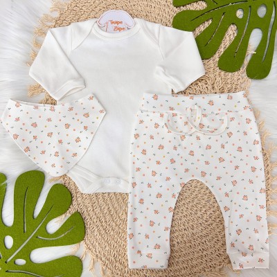 Conj. Body Manga Longa, Babador Bandana e Calça Mini Florzinhas - Off White e Laranja