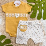 Conj. Body Manga Curta Flores Rendadas e Short Mini Florzinhas - Mostarda e Off White