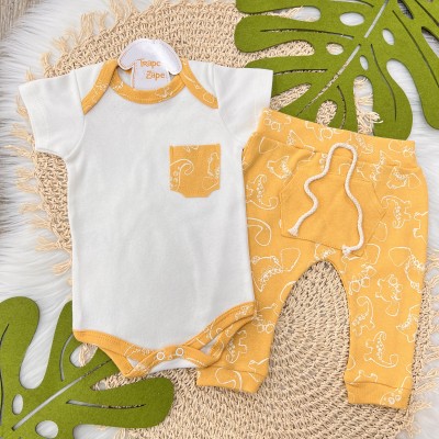 Conjunto M/c bolsinho dino mostarda