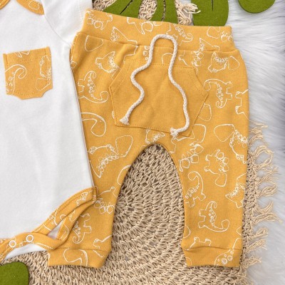 Conjunto M/c bolsinho dino mostarda