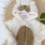 Inverno 24- Macacão Urso com Capuz e Abertura em Zíper - Off White