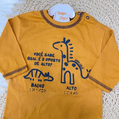  Conj. Blusa "Você Sabe Qual é o Oposto de Alto?" e Calça - Mostarda