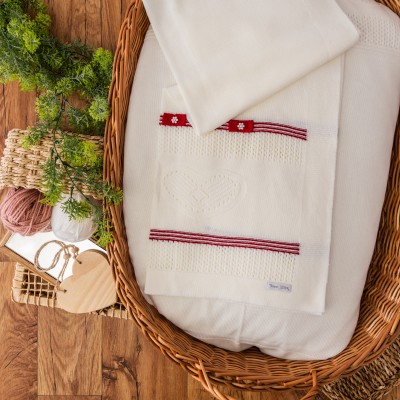 Manta de linha coração off white e vermelho