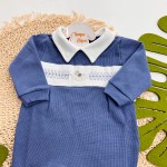 Macacão Tricotil (Tricot 100% Algodão) com Gola e Bordado - Azul Jeans Cavalinho de Brinquedo