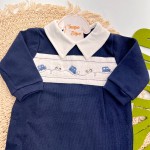 Macacão Tricotil (Tricot 100% Algodão) com Gola e Bordado - Azul Marinho Carrinhos