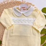 Macacão Tricotil (Tricot 100% Algodão) com Gola e Bordado - Amarelo Florzinhas