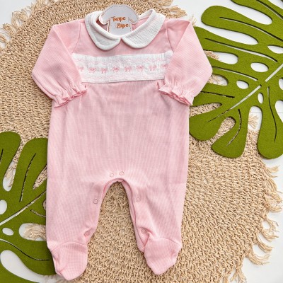 Macacão Tricotil (Tricot 100% Algodão) com Gola e Bordado - Rosa Bebê Lacinhos