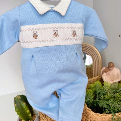 MacacãoTricotil (Tricot 100% Algodão) com Gola e Bordado - Azul Bebê Ursinhos