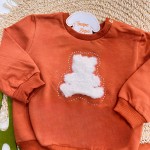 Inverno 2025 - Conj. Blusa Ursinha de Pelinho e Calça em Moletom - Ferrugem