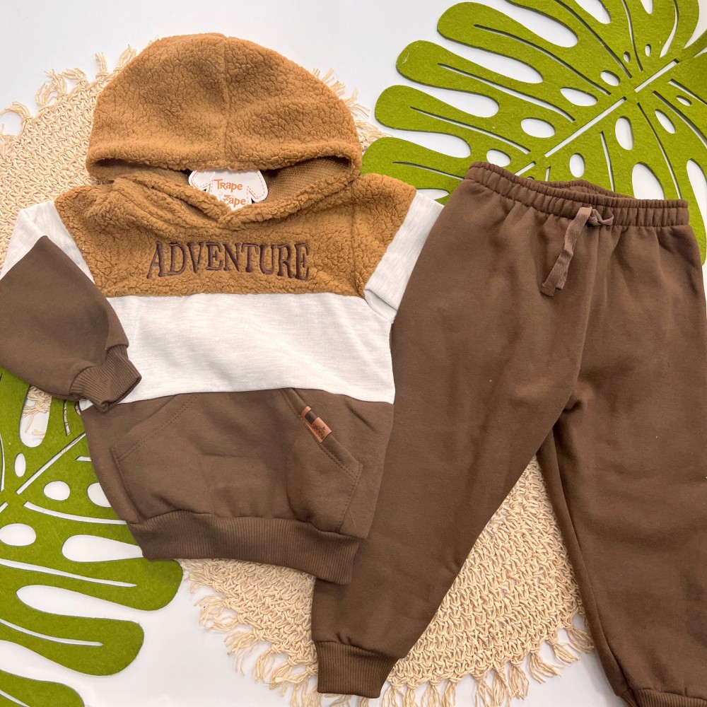 Inverno 2025 - Conj. Casaco Adventure e Calça em Moletom - Marrom
