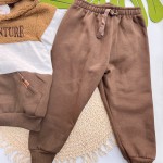 Inverno 2025 - Conj. Casaco Adventure e Calça em Moletom - Marrom
