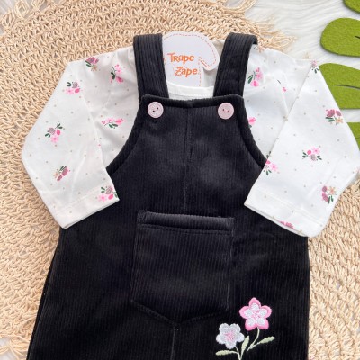 Inverno 2025 - Conj. Blusa Manga Longa Florzinhas e Jardineira em Plush Canelado - Preto e Off White