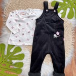  Inverno 2025 - Conj. Blusa Manga Longa Florzinhas e Jardineira em Plush Canelado - Preto e Off White