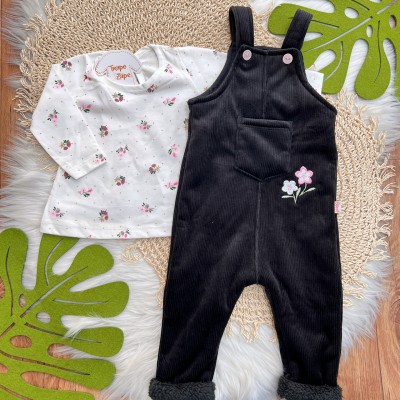 Inverno 2025 - Conj. Blusa Manga Longa Florzinhas e Jardineira em Plush Canelado - Preto e Off White
