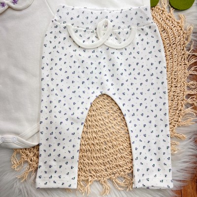 Conj. Body Manga Longa Gola Bordada com Flores Lilás e Calça - Off White