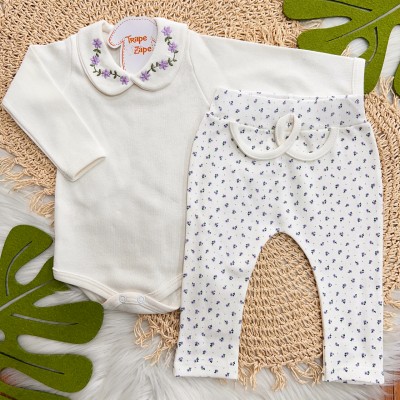 Conj. Body Manga Longa Gola Bordada com Flores Lilás e Calça - Off White