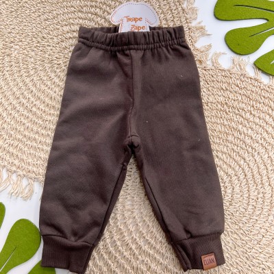 Inverno 2025 - Conjunto. Jaqueta Pelinho Coala no Bolsinho e Calça em Moletom - Areia e Marrom