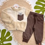 Inverno 2024 - Conj. Jaqueta Pelinho Coala no Bolsinho e Calça em Moletom - Areia e Marrom