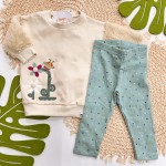 Inverno 2025 -Conj. Casaco Flores com Abelha e Legging Bolinhas - Areia e Verde