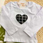 Inverno 2025 - Conj. Blusa Coração Bordado e Short-Saia Trançinhas - Branco e Preto