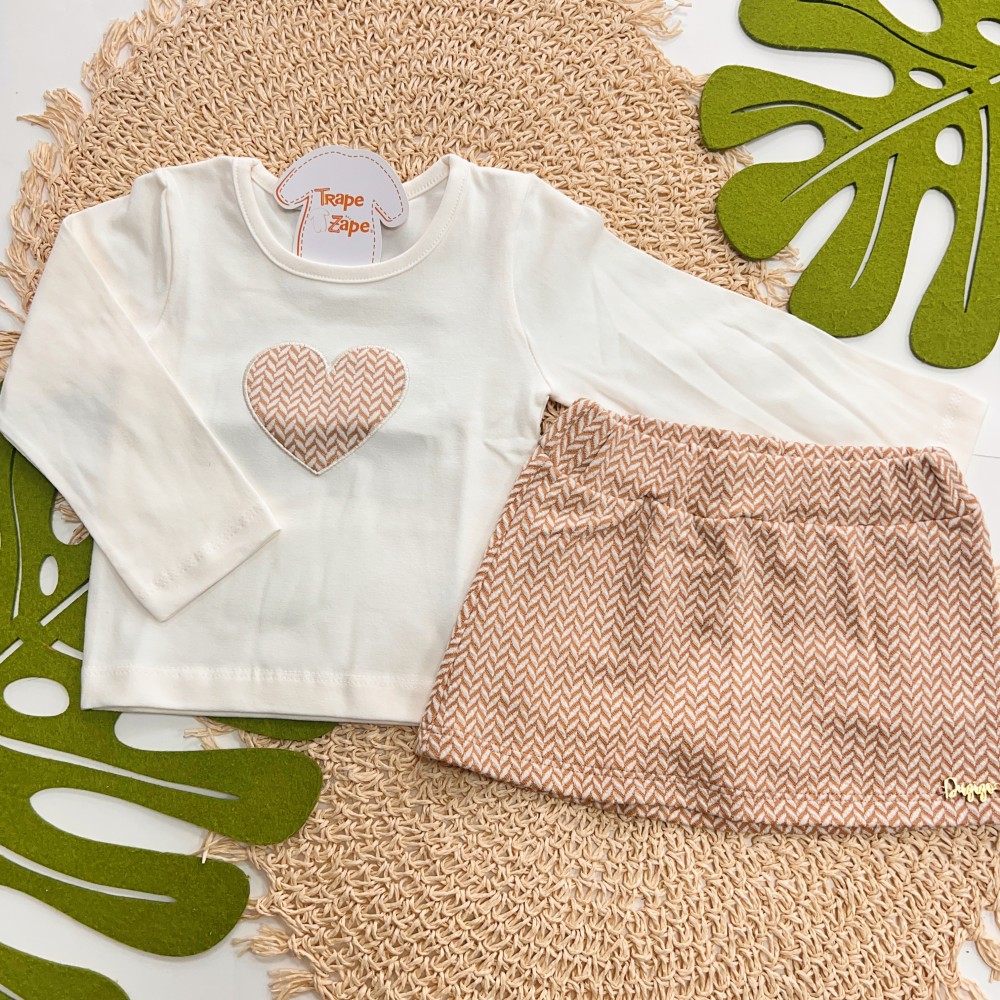 Inverno 2025 - Conj. Blusa Coração Bordado e Short-Saia Trançinhas - Off White e Areia