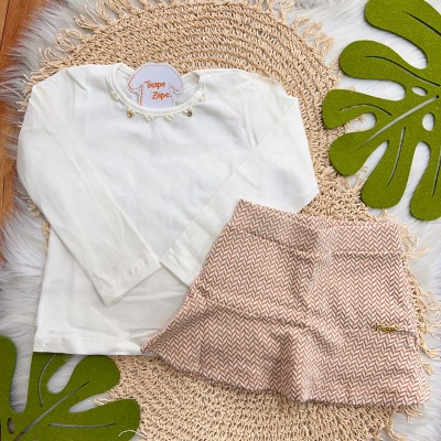  Inverno 2025 - Conj. Blusa Pérolas e Short-Saia Trançinhas Quadradas - Off White e Areia