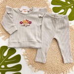 Inverno 2025 - Conj. Blusa Cute Girl e Calça em Plush Canelado - Gelo