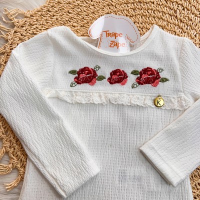 Inverno 2025 - Conj. Blusa Flores Bordada e Short-Saia - Off White e Verde
