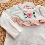 Inverno 2025 - Conj. Body Manga Longa Flor Bordada e Calça - Areia e Rosa