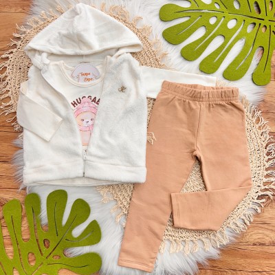 Inverno 2025 - Conj. Colete em Plush com Capuz, Blusa "So Huggable" e Legging - Off White