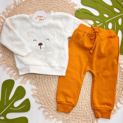 Inverno 2025 - Conj. Blusa Ursinho em Plush e Calça em Moletom - Off White e Laranja