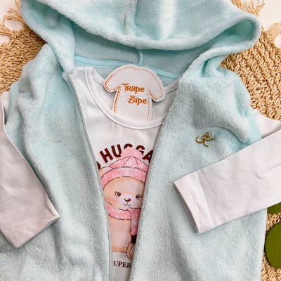 Inverno 2025 - Conj. Colete em Plush com Capuz, Blusa "So Huggable" e Legging - Verde Água