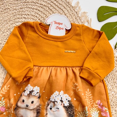  Inverno 2025 - Vestido Amiguinhas na Floresta em Moletom  - Laranja 