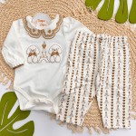 Inverno 2025 - Conj. Body Poodles com Gola em Lese e Calça em Moletom - Off White e Marrom