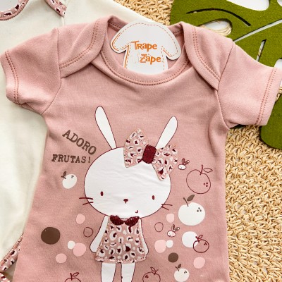  CONJ. DE MALHA 3 PEÇAS - Coelhinha Adoro Frutas - Off White e Rose
