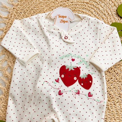 Macacão Malha Trape Zape - Morangos - Off White e Vermelho 