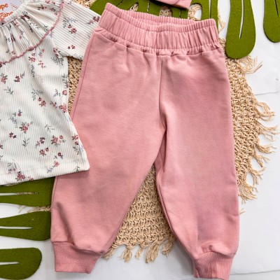 Inverno 2025 - Conjunto Florzinhas Blusa de Malha Canelada, Calça Moletom e Faixinha de Laço - Rosa