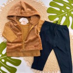 Inverno 2025 - Conj. Colete em Plush com Capuz, Blusa Manga Longa e Calça - Marrom e Preto