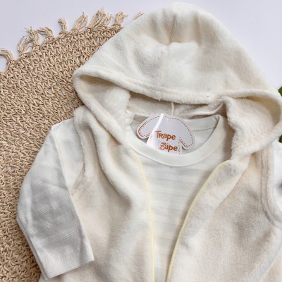 Inverno 2025 - Conj. Colete em Plush com Capuz, Blusa Manga Longa e Calça - Off White e Ferrugem