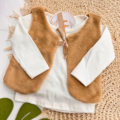  Inverno 2025 - Conj. Blusa, Colete e Calça Oncinhas de Laço - Marrom