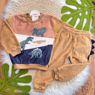 Inverno 2025 - Conj. Blusão The Roaring e Calça em Plush - Caramelo e Verde