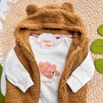 Inverno 2025 - Conj. Colete com Capuz Ursinha, Body Cute e Legging - Marrom e Off White